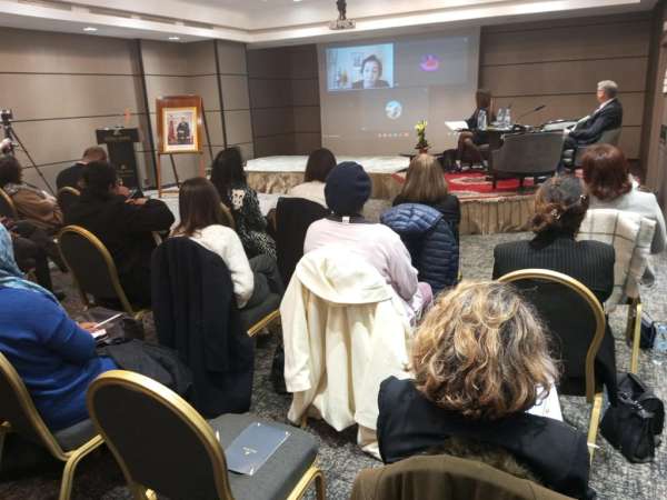 I7 - La commune de Sidi Belyout organise, en partenariat avec le Réseau des femmes artisanes du Maroc, une Peace Table intitulée «Nissae bidaouiates»