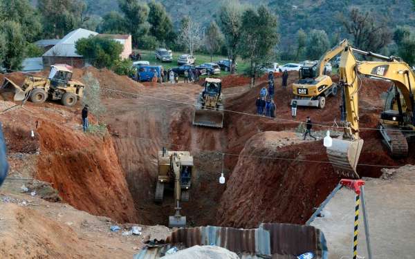 KARA5YYSKNGXZM2VNWODGA42HQ - Le Maroc suspendu au sort de Rayan, 5 ans, coincé au fond d’un puits