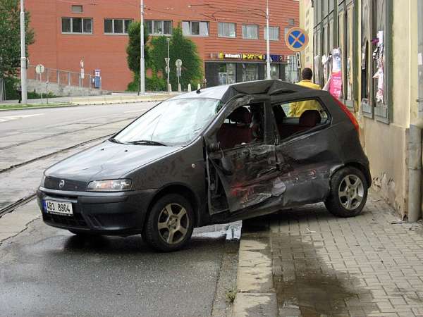 Nabourany Fiat v Brne - De gros risques entourent l'assurance auto