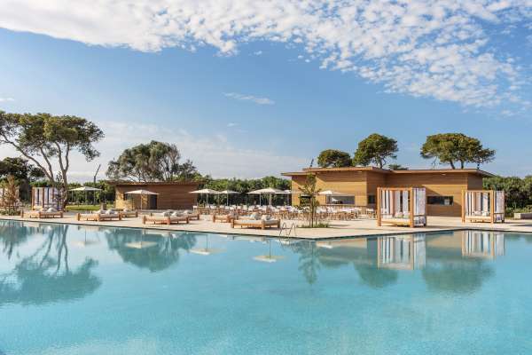 Radisson Blu Resort Al Hoceima Pool 1 - Le groupe hôtelier Radisson prévoit une forte croissance en 2022 !