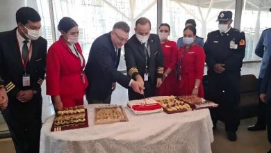 OUD BCN Inaugural Flight 2 AIR ARABIA 390x220 - Air Arabia Maroc lance un vol direct entre Barcelone et Oujda