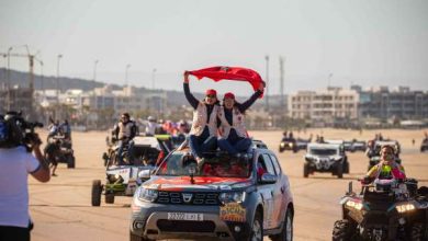 Hajar et Malika Equipe 310 victorieuse du Rallye Aicha des Gazelles categorie Crossover 390x220 - Rallye Aicha des gazelles: 3 Duster sur le podium au terme d'une aventure humaine intense