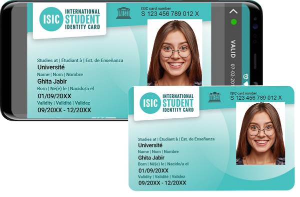 Card App montage Ghita 2 - La carte d’étudiant ISIC (International Student Identity Card) fête sa première année d’existence   au Maroc