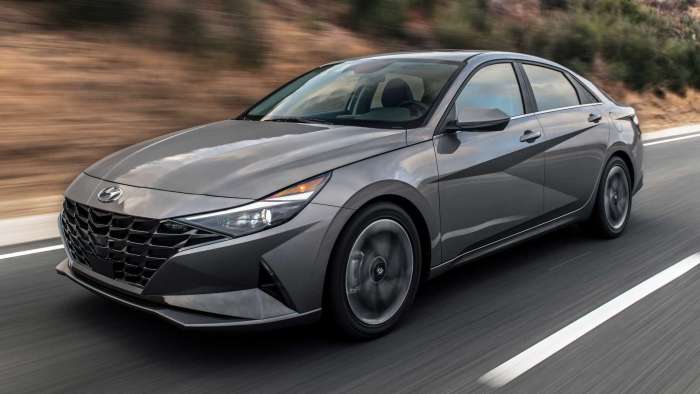2021 hyundai elantra hybrid exterior front quarter - Nouvelle Hyundai ELANTRA HYBRID: le Grand Retour !