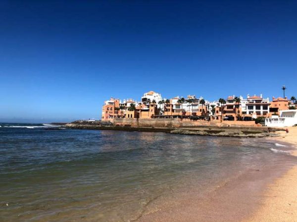 plage bouznika 600x450 - La plage de Bouznika hisse le Pavillon Bleu pour la 17ème année