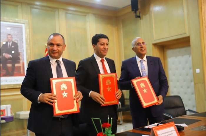ryad mezzour signature - Signatures de conventions d’investissements relatives à des projets industriels dans la région de l’Oriental