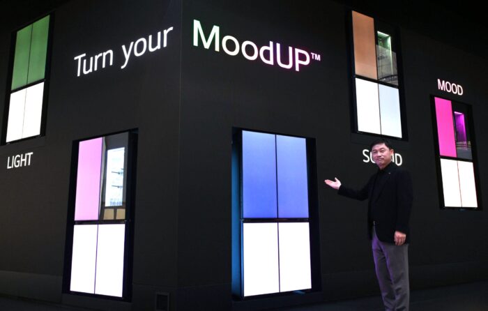 MoodUP™ refrigerator On site Image 1 1 scaled - Le nouveau réfrigérateur de LG révolutionne l’expérience utilisateur à l'IFA 2022