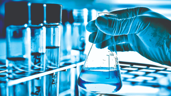 slider 1663768289chimie parachimie 600x338 - La chimie, une véritable industrie d’avenir