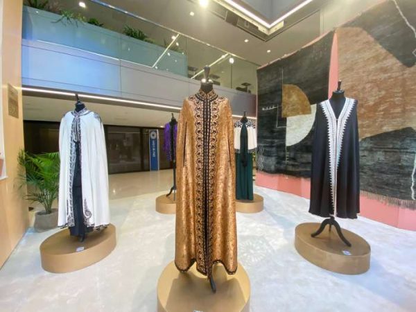 Fadila El Gadi expose ses créations au FMI FEG EXPO FMI WASHINGTON 2 600x450 - Fadila El Gadi expose ses créations au FMI