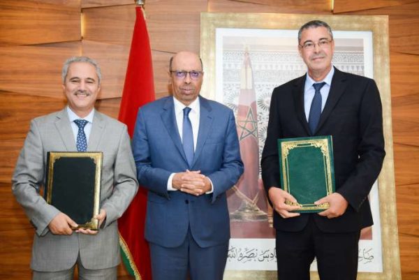 Signature convention de Partenariat entre le Groupe Crédit Agricole du Maroc CAM et la Fondation Marocaine pour la Promotion de lEnseignement PréScolaire FMPS relative à lélargissement de léd 600x401 - Signature d’une convention de Partenariat entre le CAM et la FMPS