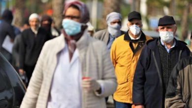 marocains 390x220 - Covid-19 : la vague actuelle devra prendre fin dans les prochains jours (ministère)