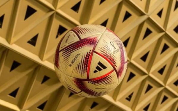 ballon coupe du monde 600x375 - Coupe du Monde 2022: Coca-Cola expose le ballon authentique de la demi-finale