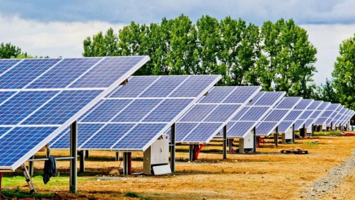 energie solaire 700x394 1 - Le Maroc, une puissance potentielle de l’énergie verte (Institut)