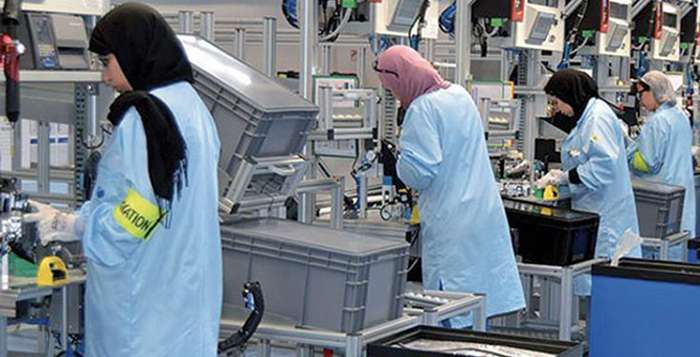 femmes usine industrie maroc - Marché du travail : 73,1% des inactifs sont des femmes en 2022 (HCP)