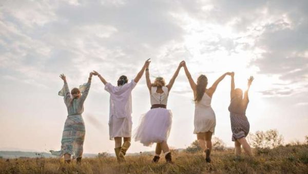 cercle de femmes f710258d560e34e3 600x339 - Seulement 5 % des annonces publicitaires mettent en scène des femmes de 60 ans et plus