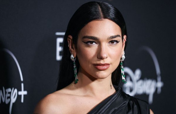 Dua Lipa est actuellement au Maroc pour tourner la dernière publicité d'Yves Saint-Laurent Dua Lipa 5 choses que vous ne saviez pas sur la chanteuse 600x390 - Dua Lipa est actuellement au Maroc pour tourner la dernière publicité d'Yves Saint-Laurent