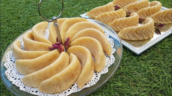 Voici 5 recettes de gâteaux et biscuits simples à réaliser à la maison à l'occasion de la fin de ramadan cornes de gazelle 600x338 - Voici 5 recettes de gâteaux et biscuits simples à réaliser à la maison à l'occasion de la fin de ramadan