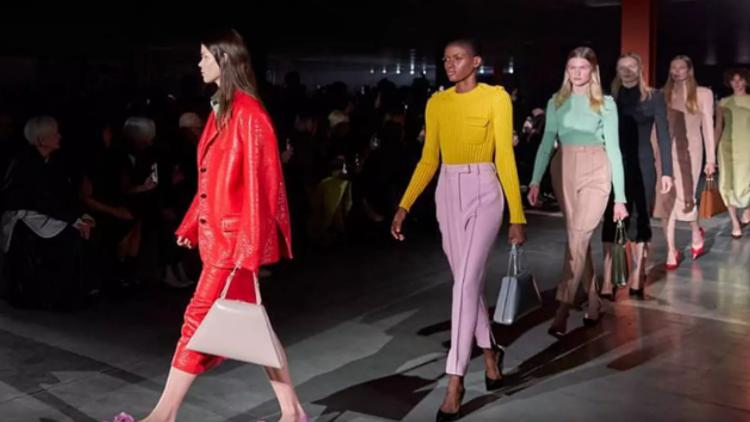 prada - Découvrez la marque de luxe la plus populaire de l'année, plébiscitée par tous !