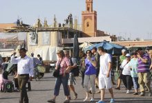 touriste marrakech 220x150 - Tourisme marocain : les marchés européens et long-courriers dopent une année 2025 record