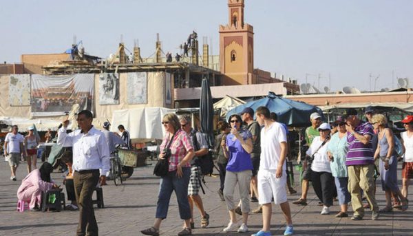 touriste marrakech 600x343 - Les destinations abordables pour des vacances ensoleillées en avril