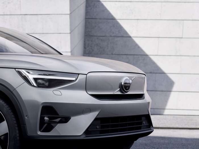 302979 Volvo C40 Recharge Dawn Silver - Volvo Cars embrasse l'Intelligence Artificielle en intégrant l'application de navigation "Waze" dans sa nouvelle génération de véhicules