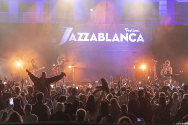 Jazzablanca: La 19ème édition prévue du 2 au 11 juillet prochain Jazzablanca 2022 scene CASA ANFA AsafAvidan©SifeElAmineHD 8987 600x400 - Jazzablanca: La 19ème édition prévue du 2 au 11 juillet prochain