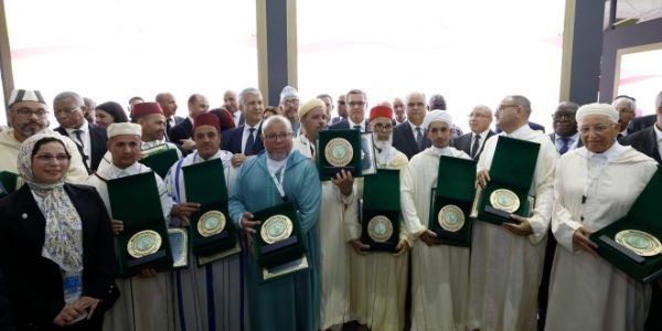 recompenses SIAM 660x330 1 600x300 - Cérémonie de remise de certificats et de trophées aux présidents des groupements de produits locaux par le SIAM