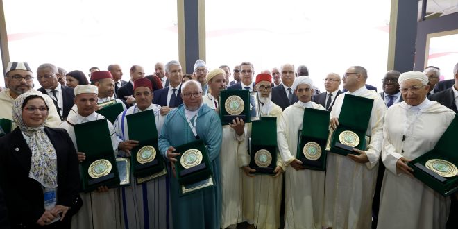 recompenses SIAM 660x330 1 - Cérémonie de remise de certificats et de trophées aux présidents des groupements de produits locaux par le SIAM
