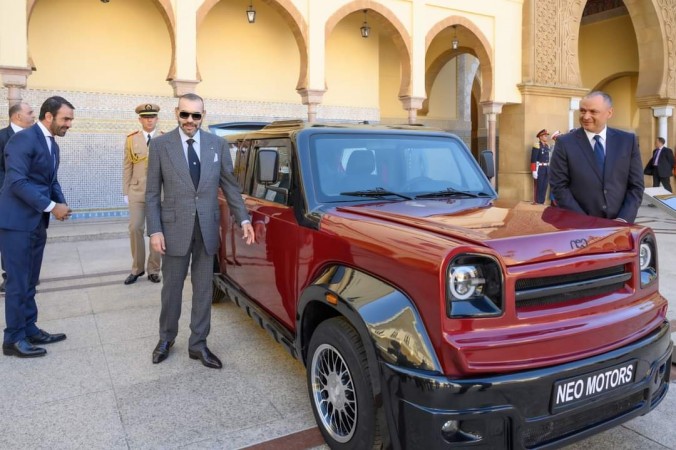 sa majeste innovation neo - Présentation à Sa Majesté le Roi d'un modèle de la première marque automobile grand public marocaine et du prototype de véhicule à hydrogène développé par une initiative marocaine