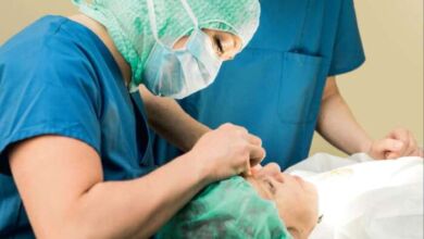 inejection occulaire 390x220 - Scandale des injections oculaires au CHU de Casablanca : une ONG réclame une enquête