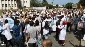 Greve Nationale de lEducation au Maroc Les Enseignants Protestent contre le Nouveau Systeme Fondamental  300x168 - Greve-Nationale-de-lEducation-au-Maroc-Les-Enseignants-Protestent-contre-le-Nouveau-Systeme-Fondamental-