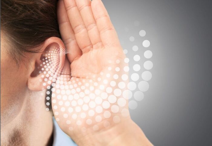 acouphene scaled - Quatre recommandations pour préserver la santé de vos oreilles