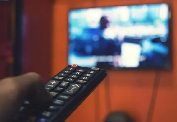 regarder tv belgique 600x416 - La baisse de la consommation télévisuelle pourrait ralentir plus lentement que prévu, d'après NPA Conseil.