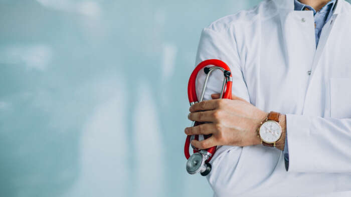 BZLBK6DJCJG7FL7TZUSAPEXFKU - Fuite des professionnels de la santé : le CESE lance l'alerte
