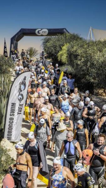 Et de 8 pour le Morocco Swim Trek, 150 nageurs représentants 25 nationalités ont fait des vagues à Dakhla ! Photo Morocco Wmin Trek 2 338x600 - Et de 8 pour le Morocco Swim Trek, 150 nageurs représentants 25 nationalités ont fait des vagues à Dakhla !
