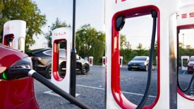 Tesla 1 390x220 - Les batteries des voitures électriques varient considérablement en durée de vie selon les marques telles que Tesla, Toyota ou Nissan.