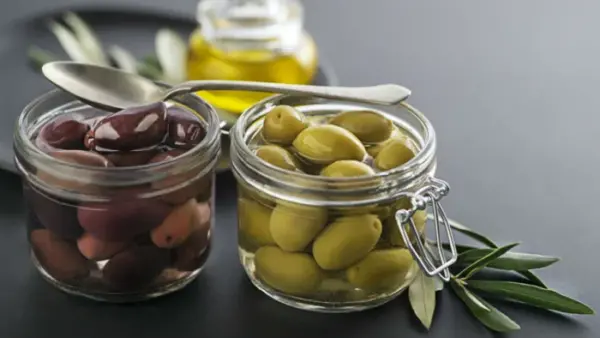 olives conserves 600x338 - Olives en conserve: explosion des importations en 2023