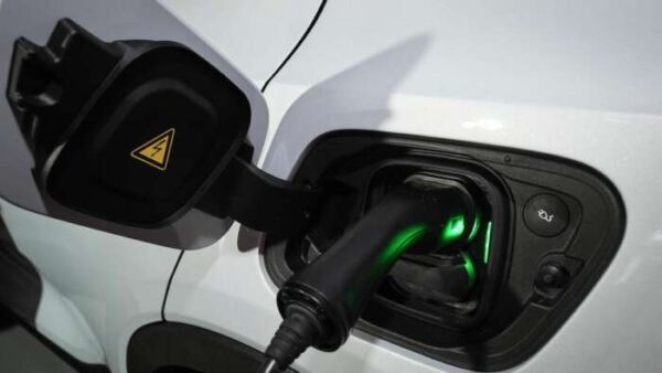 voiture hybride 600x338 - Voitures Hybrides rechargeables : révélation choc sur leur consommation réelle