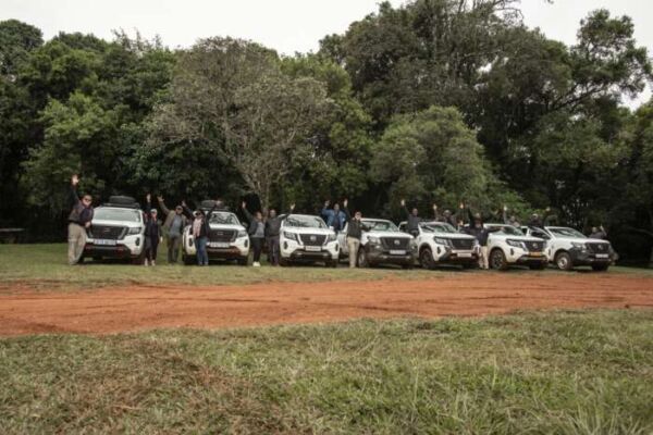 Nissan Daring Africa convoy on an ofroad drive to the magnificent Mutarazi Falls and the surrounding area 3 t 600x400 - Nissan Daring Africa 2024 met le cap au Zimbabwe