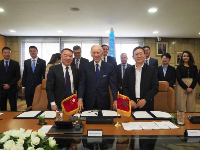 P5140492 - LA CITE MOHAMMED VI TANGER TECH ACCUEILLE DEUX NOUVEAUX GEANTS CHINOIS DE L’INDUSTRIE DES BATTERIES AUTOMOBILES, pour un montant global d’investissement de 910 Millions USD en 2024, sur 50 Hectares, induisant la création de 3800 emplois au total
