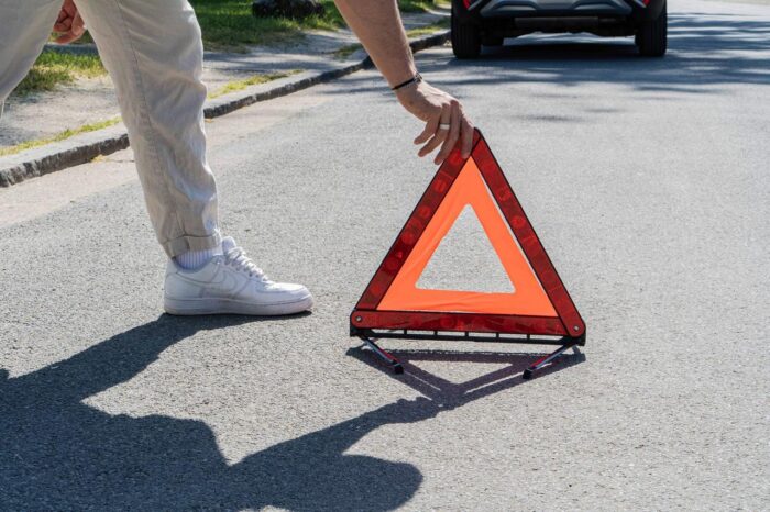 voiture panne scaled - Classement des voitures les plus fiables: aucune marque française dans le Top 20!