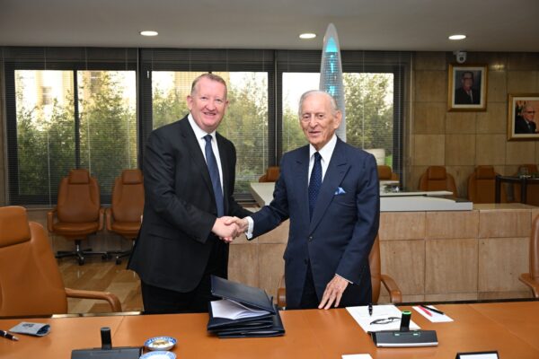 Signature 600x400 - O TOWER et Hilton annoncent la signature d’un contrat de gestion portant sur l’Hôtel de la Tour Mohammed VI sous l’enseigne Waldorf Astoria