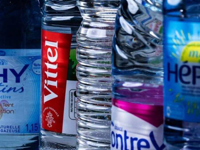 eaux nestle scaled - Hépar et Contrex : Nestlé accusé de pollution massive aux microplastiques