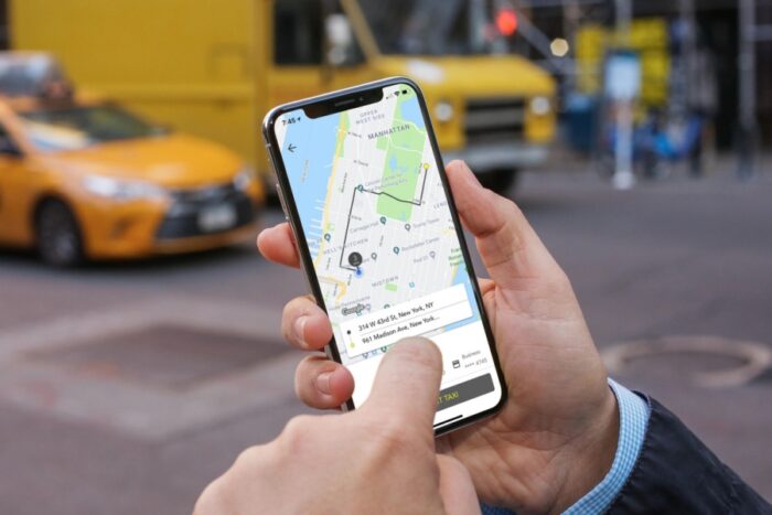 l application iphone pour partager son taxi 55 XL scaled - Régulation des VTC : une proposition de loi ravive l’espoir d’encadrer les applications de transport