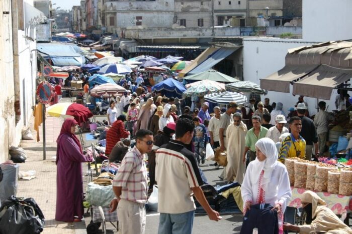 marchands ambulants 900x600 1 scaled - Le Maroc atteint officiellement 36,82 millions d’habitants