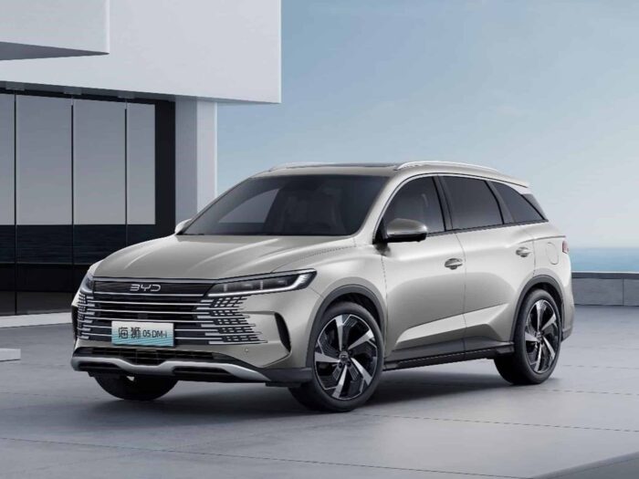 BYD bouleverse le marche hybrides rechargeables a gogo 1 1 scaled - BYD révolutionne le marché avec ses hybrides : autonomie record de 2000 km et tarifs compétitifs