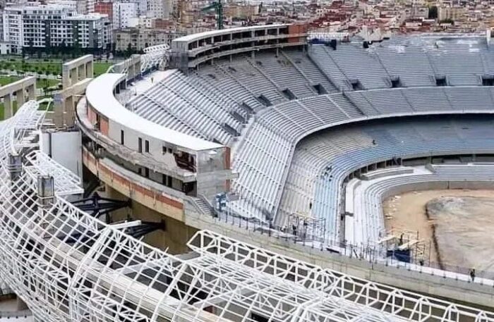 Les travaux du Stade de Tanger se poursuivent et scaled - FIFA dévoile les faiblesses de Tanger : urbanisation anarchique et lacunes structurelles