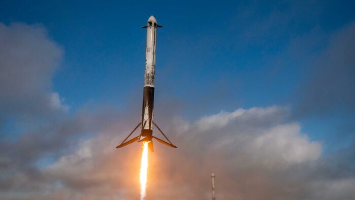 slider 1667335586Fgfe627VsAAJ9nQ scaled - SpaceX : 30 nouveaux satellites Starlink en orbite