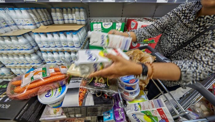 produits distributeurs scaled - En France, les marques distributeurs sacrifient la valeur nutritionnelle pour baisser les prix