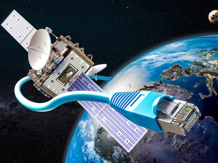 Internet par satellite scaled - Internet par satellite, le Maroc futur leader africain